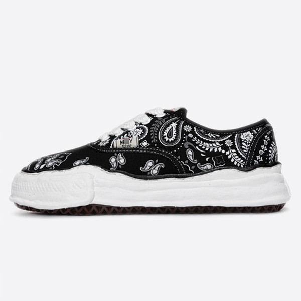 Maison Mihara Yasuhiro Baker Bandana Paisley Low-Cut Black