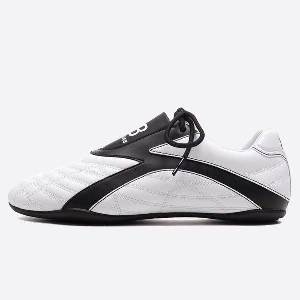 Balenciaga lace-up football derby casual shoes in white